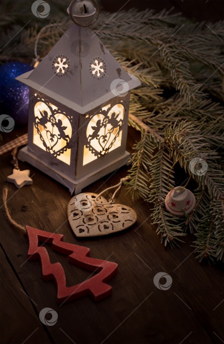 Скачать Рождественский фонарь с украшениями фотосток Ozero
