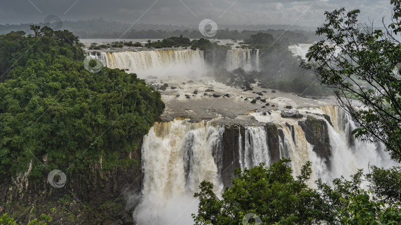 Скачать Красивые каскады водопадов. фотосток Ozero