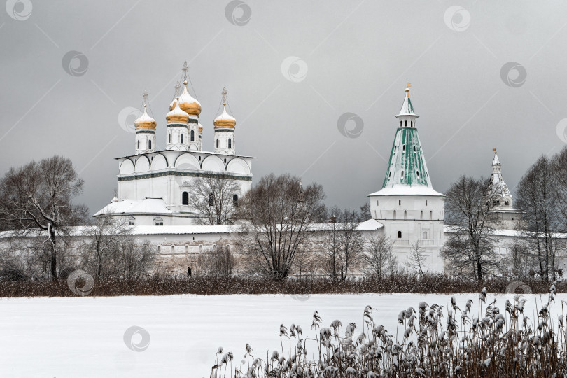 Скачать Иосифо-Волоцкий ставропигиальный мужской монастырь зимой. фотосток Ozero