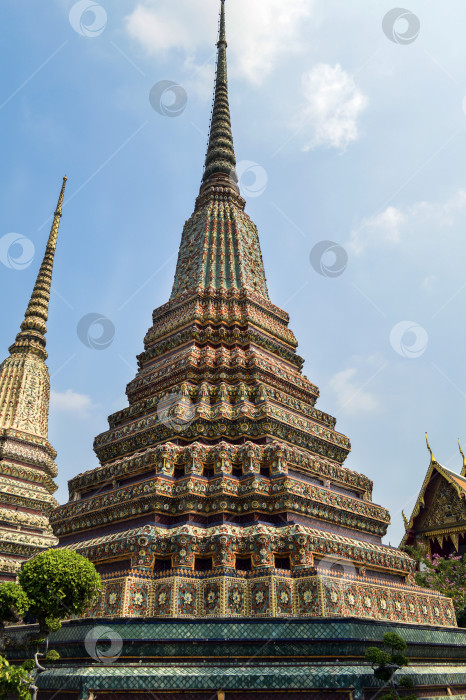 Скачать Ступа на территории храмового комплекса Ват Пхо в Бангкоке. фотосток Ozero