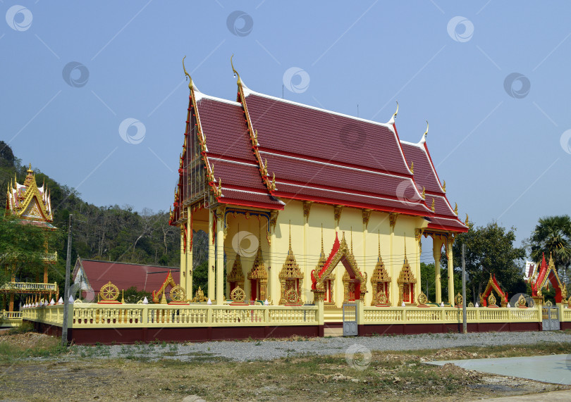 Скачать Буддийский храм монастыря Столетнего монаха в Таиланде. фотосток Ozero
