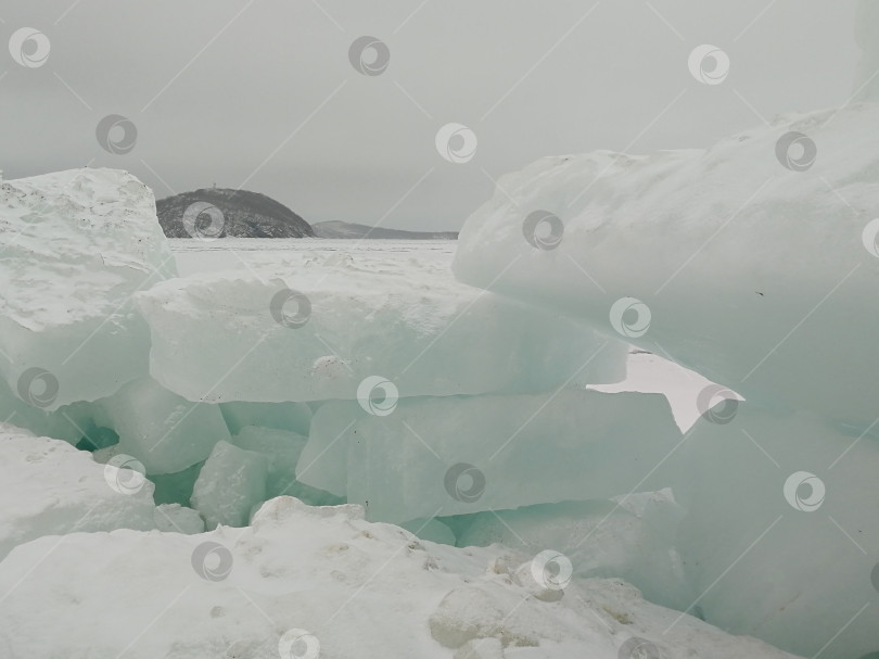 Скачать Лед на берегу замерзшего моря фотосток Ozero