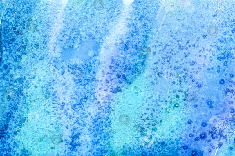 Скачать Абстрактная акварельная сине-бирюзовая градиентная текстура с разводами и кристаллами соли. Акварельный фон. фотосток Ozero