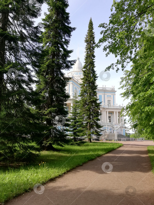 Скачать Санкт-Петербург, Россия – 06.01.2019: Павильон Катальной горки в верхнем парке Ораниенбаума в Санкт-Петербурге фотосток Ozero