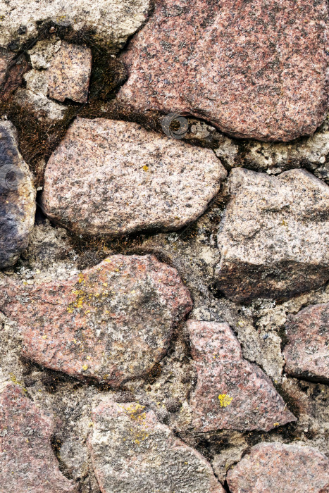 Скачать Стена из старых неровных камней, фон или текстура фотосток Ozero