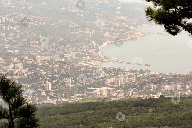 Скачать Панорама Ялты с горы Ай-Петри. фотосток Ozero