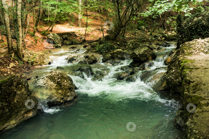 Скачать Водный поток Большого Крымского каньона. фотосток Ozero