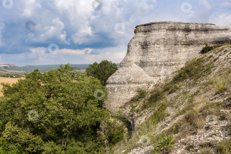 Скачать Скала с плоской вершиной. фотосток Ozero