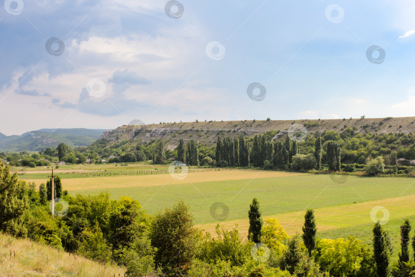 Скачать Ровные поля под горой. фотосток Ozero