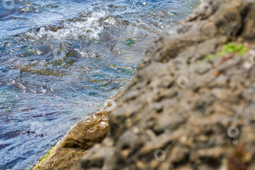 Скачать Вода на камнях. фотосток Ozero