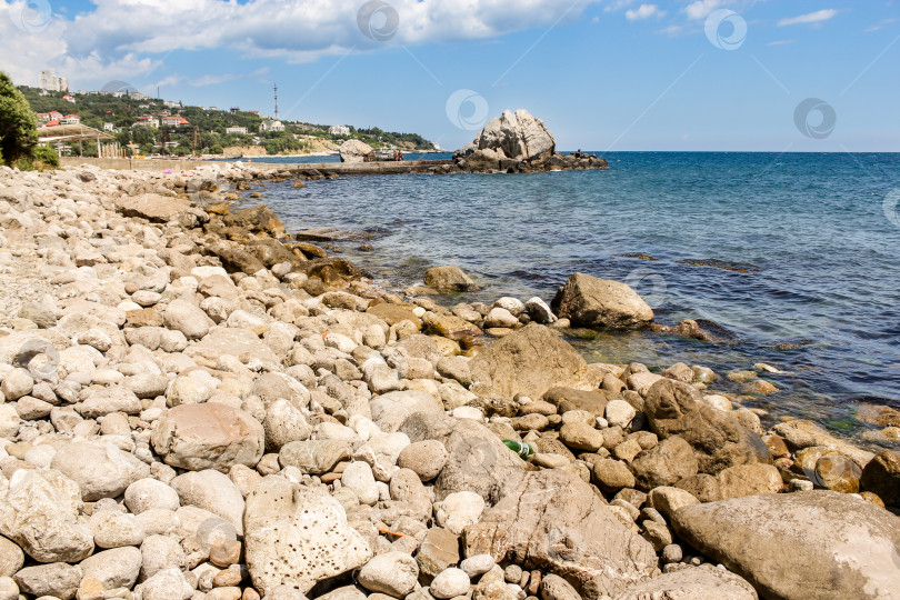 Скачать Камни на берегу моря. фотосток Ozero