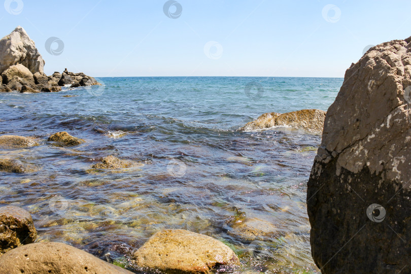 Скачать Камни под водой. фотосток Ozero