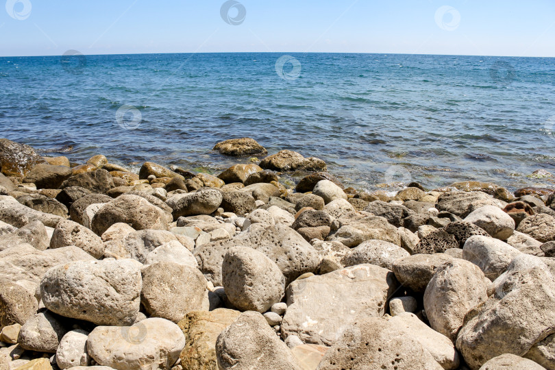 Скачать Камни на берегу. фотосток Ozero
