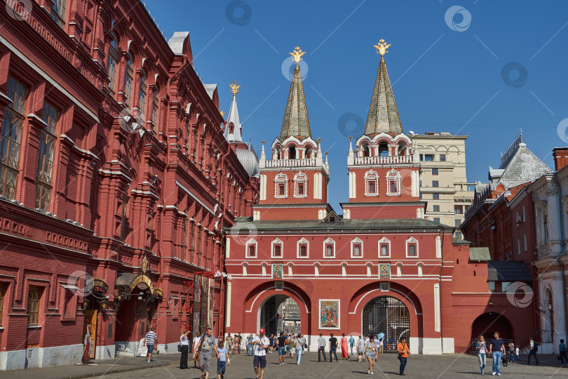 Скачать Москва, Россия - 11 августа 2013 года: Воскресенские ворота на Красной площади в Москве. фотосток Ozero