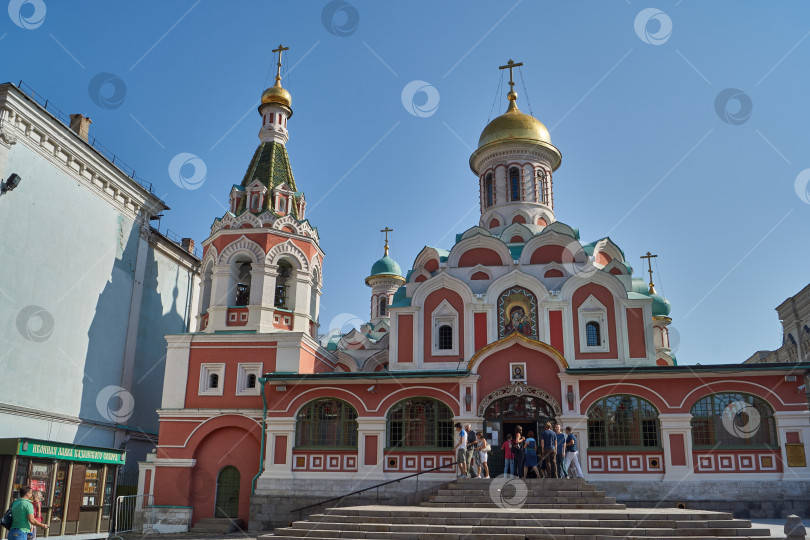 Скачать Москва, Россия - 11 августа 2013 года: Собор Казанской иконы Божией Матери на Красной площади. фотосток Ozero