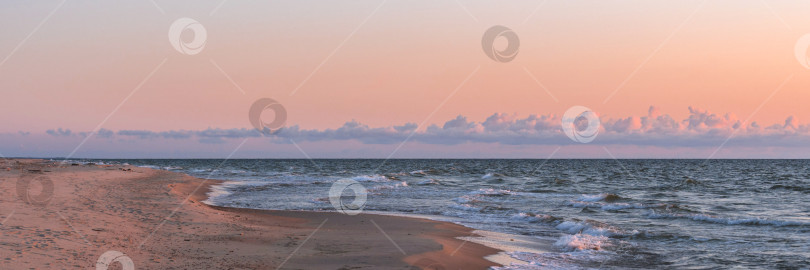 Скачать потрясающее небо после захода солнца на море фотосток Ozero