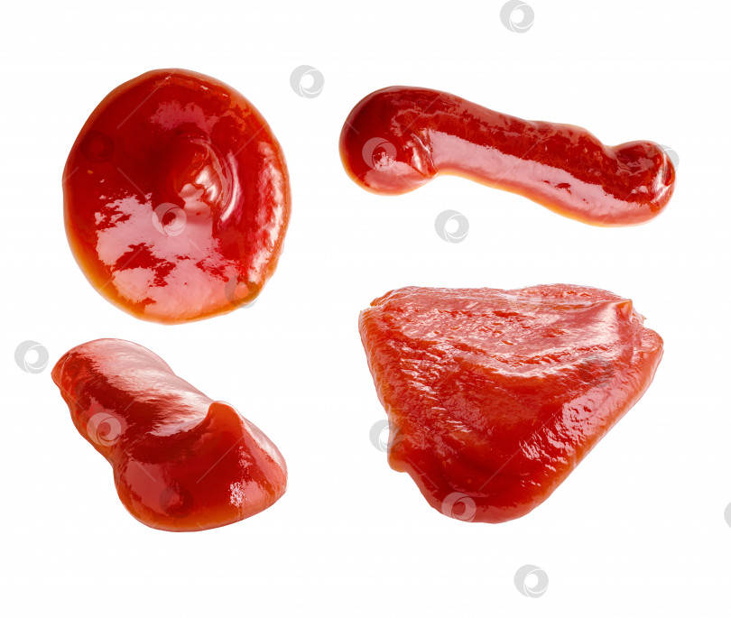 Скачать Брызги красного томатного соуса, выделяющиеся на белом фотосток Ozero