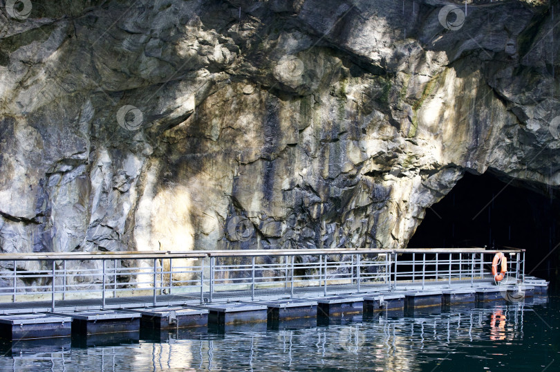 Скачать Рускеальская Пещера в горном парке рускеала, Карелия. фотосток Ozero