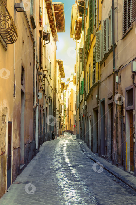 Скачать Узкая улочка во Флоренции фотосток Ozero
