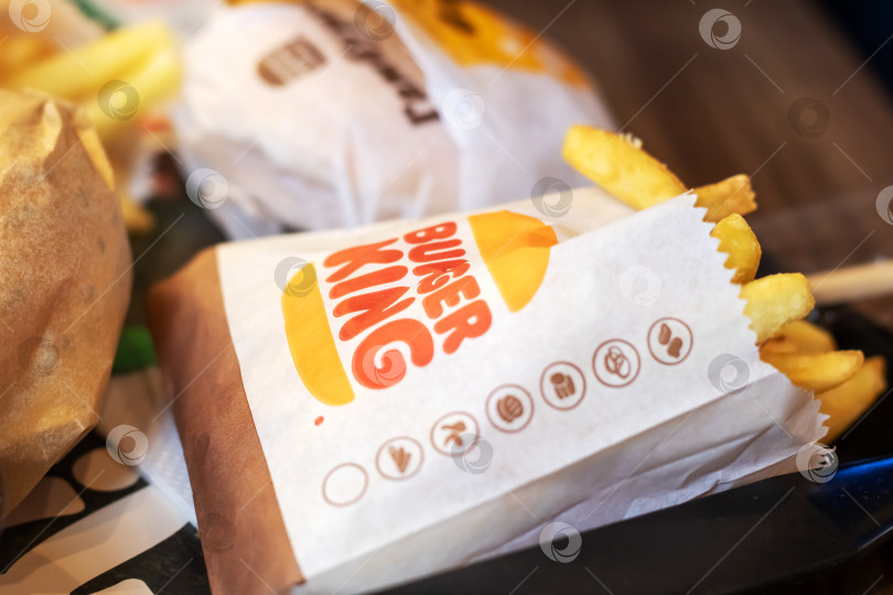 Скачать Беларусь, Минск - 25 декабря 2023 года: Картофель фри в burger king фотосток Ozero