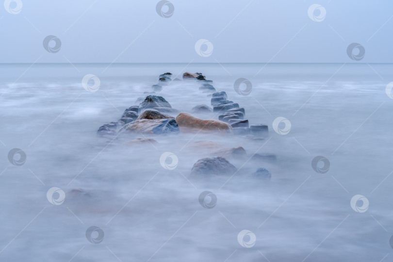 Скачать старый волнорез в море, длительное воздействие фотосток Ozero