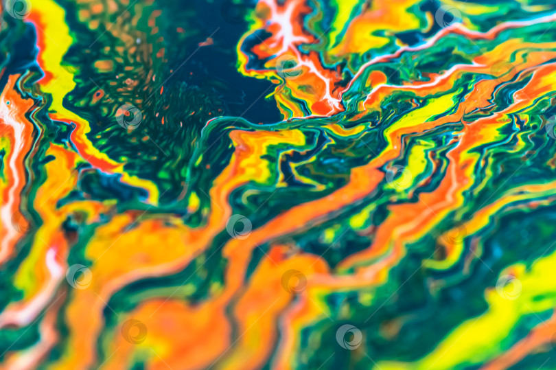 Скачать Абстрактный фон масляной краской на поверхности воды в цветах радуги фотосток Ozero