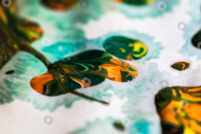 Скачать Макрофотография акварельных красок на бумаге, абстрактный цветной фон фотосток Ozero