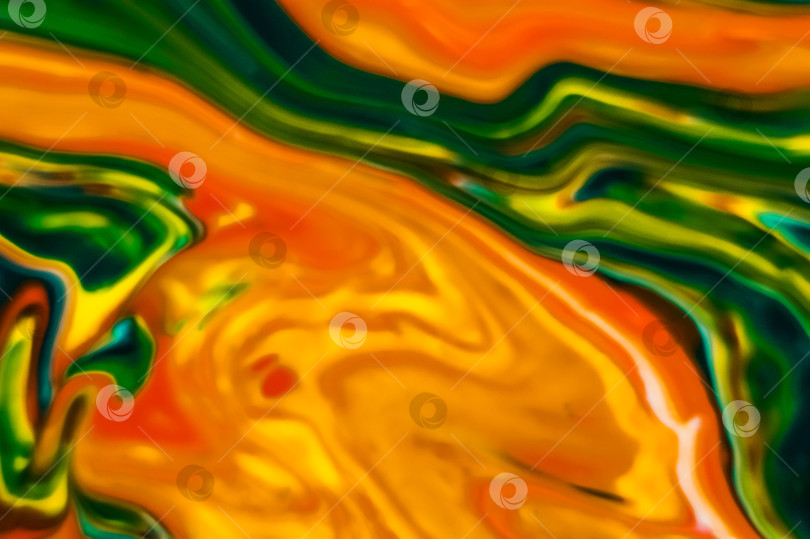 Скачать Абстрактный фон с цветной жидкостью желтого, оранжевого и зеленого цветов фотосток Ozero