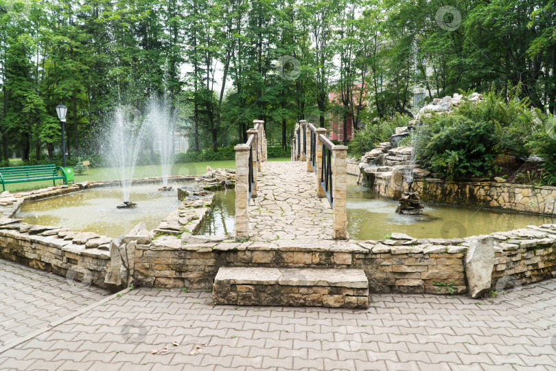 Скачать древний каменный фонтан фотосток Ozero