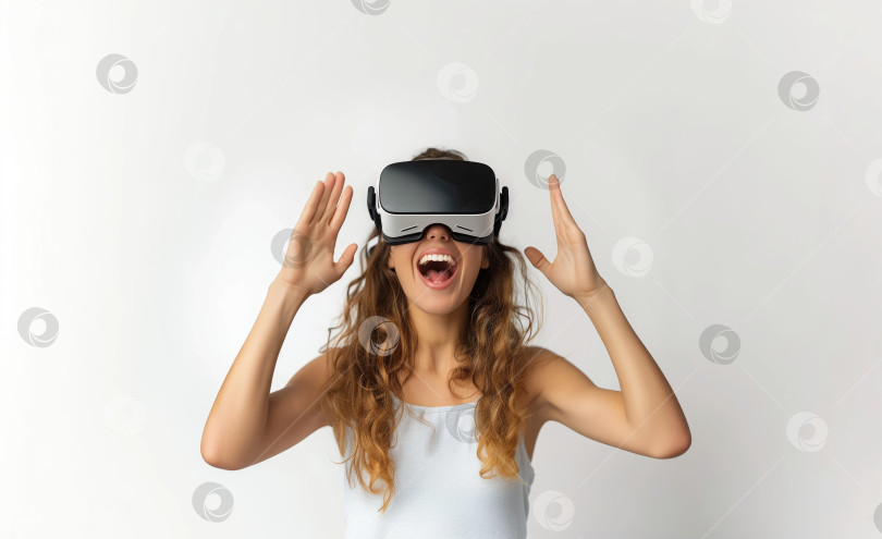 Скачать молодая женщина в гарнитуре виртуальной реальности на белом фоне фотосток Ozero