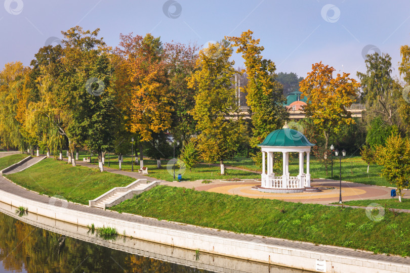 Скачать Река Орлик с беседкой фотосток Ozero