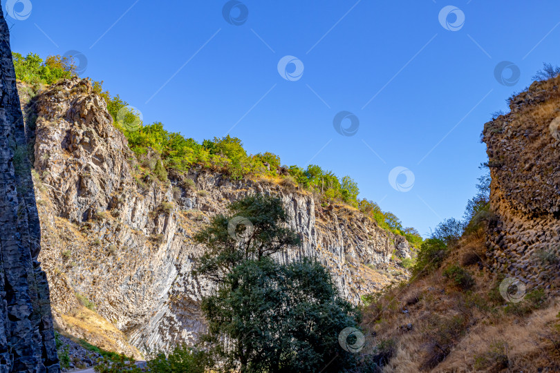 Скачать Среди скалистых гор фотосток Ozero