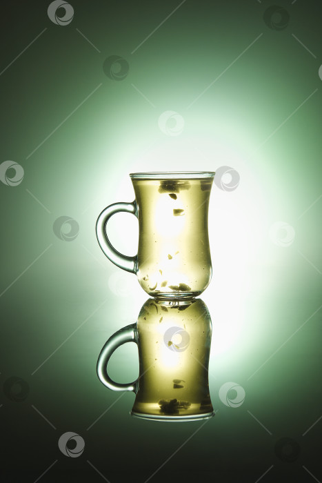 Скачать Белый чай с стеклянной кружке. фотосток Ozero