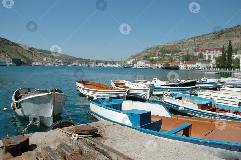 Скачать Лодки пришвартованы в порту. фотосток Ozero