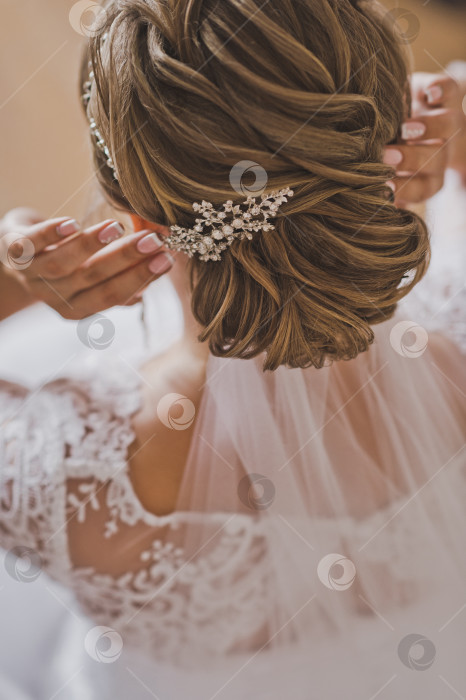Скачать Свадебная прическа красивой девушки крупным планом 2150. фотосток Ozero