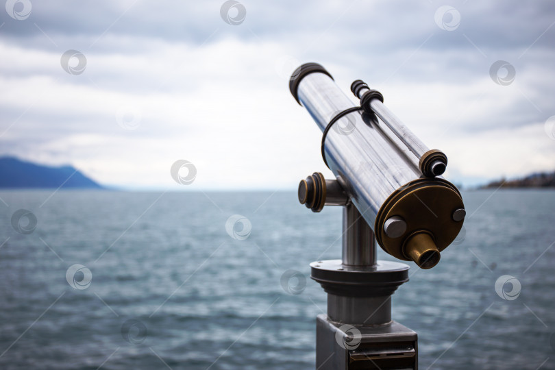 Скачать Туристический телескоп рядом с Женевским озером фотосток Ozero