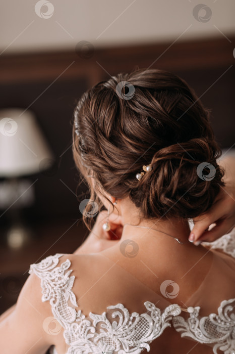 Скачать Процесс экипировки невесты перед свадьбой 3797. фотосток Ozero