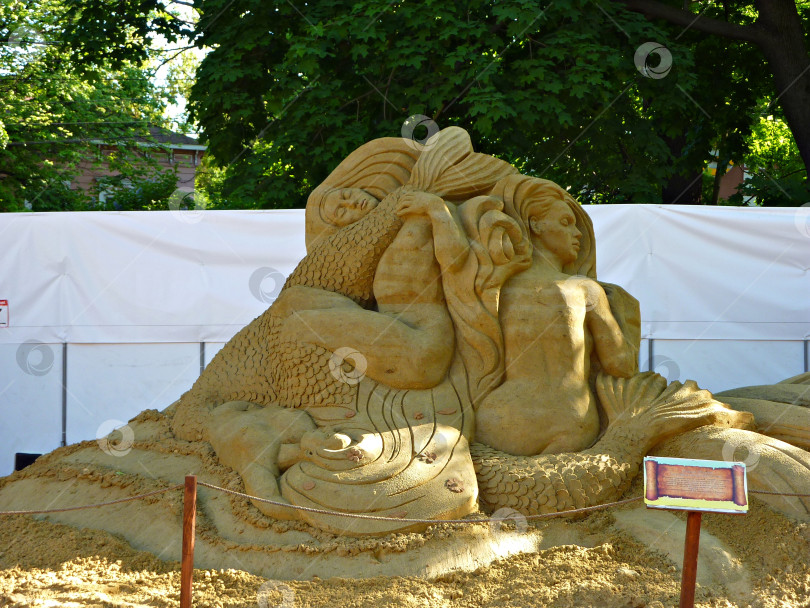 Скачать Пенза, Россия - май 2014: Песчаная скульптура "Сурские русалки" фотосток Ozero