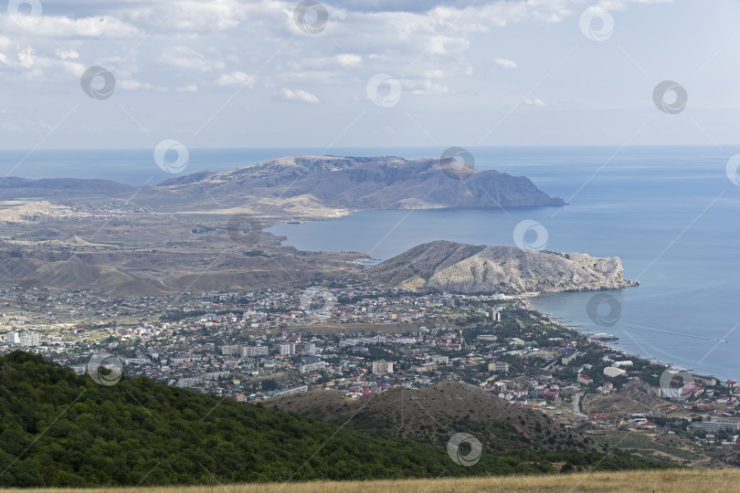 Скачать Вид с вершины горы на море. фотосток Ozero