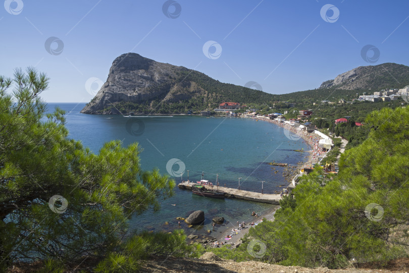 Скачать Небольшая бухта на побережье Черного моря. Крым. фотосток Ozero