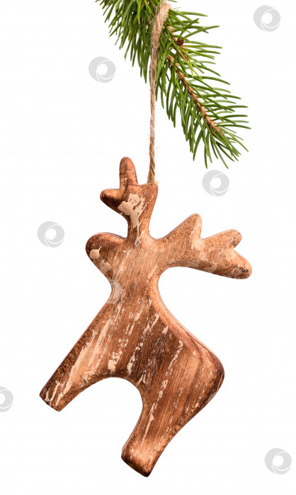 Скачать Рождественский деревянный лось, выделенный на белом фоне фотосток Ozero