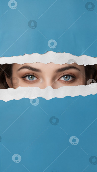 Скачать Женские глаза за разорванными бумажными листами, концепция дизайна фона фотосток Ozero