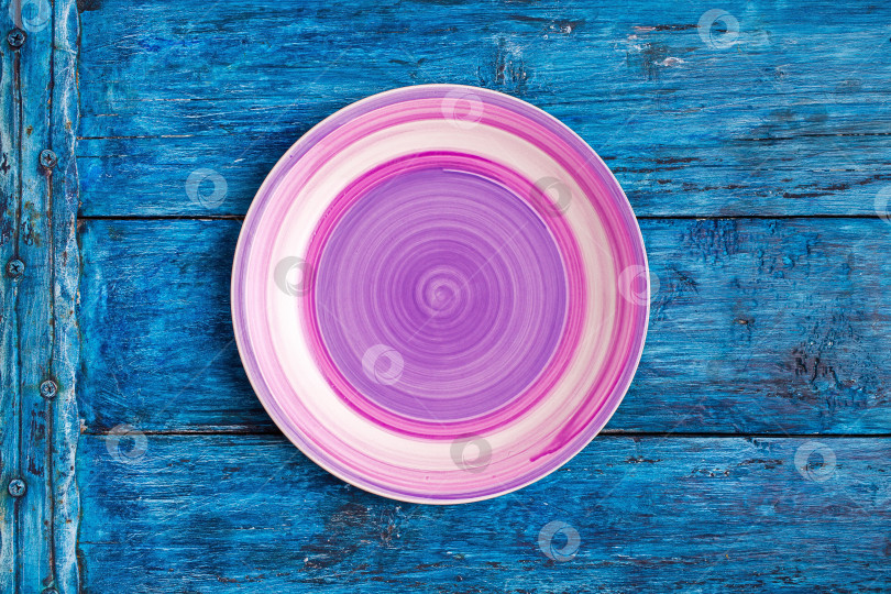 Скачать Фиолетовая тарелка над фотосток Ozero
