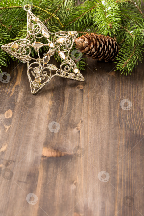 Скачать Деревянный фон с рождественской звездой и елкой с копией спа-салона фотосток Ozero