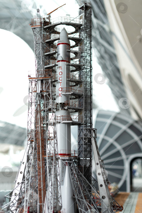 Скачать Москва, Россия, 21 июня 2020 года - макет советской ракеты "Восток" в Музее космонавтики на ВДНХ фотосток Ozero
