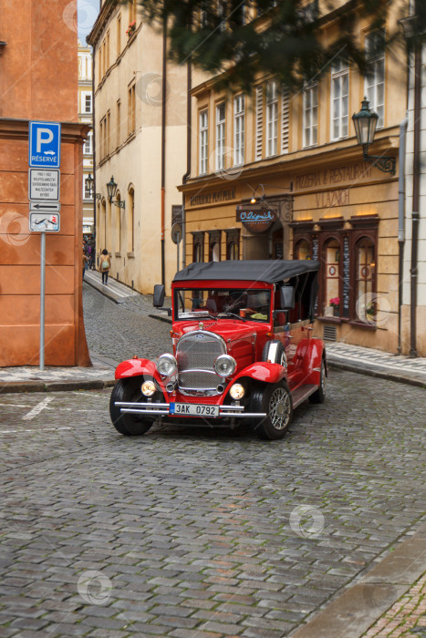 Скачать Ретро-автомобиль в Праге фотосток Ozero