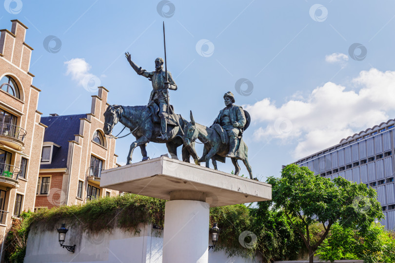 Скачать Памятник Дон Кихоту и Санче Пансе в Брюсселе фотосток Ozero
