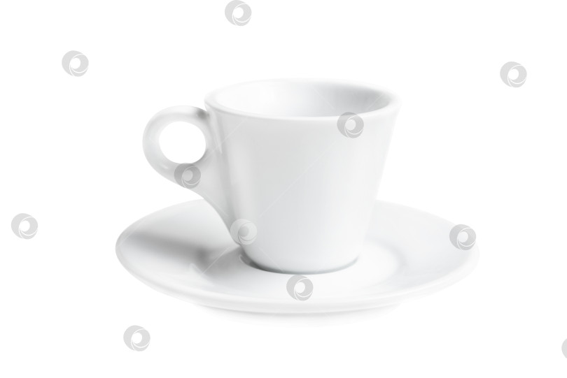 Скачать Маленькая пустая белая кофейная чашка, выделенная на белом фоне фотосток Ozero