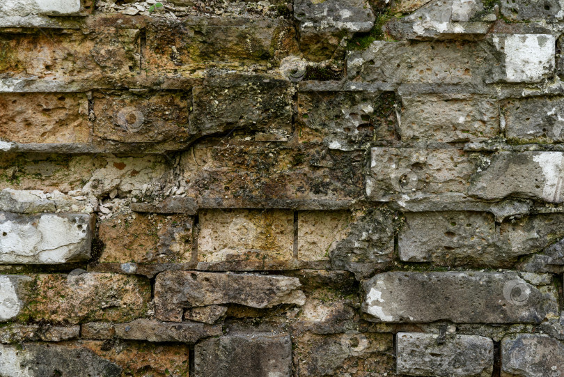 Скачать крошащиеся кирпичи на фоне старой разрушенной стены фотосток Ozero