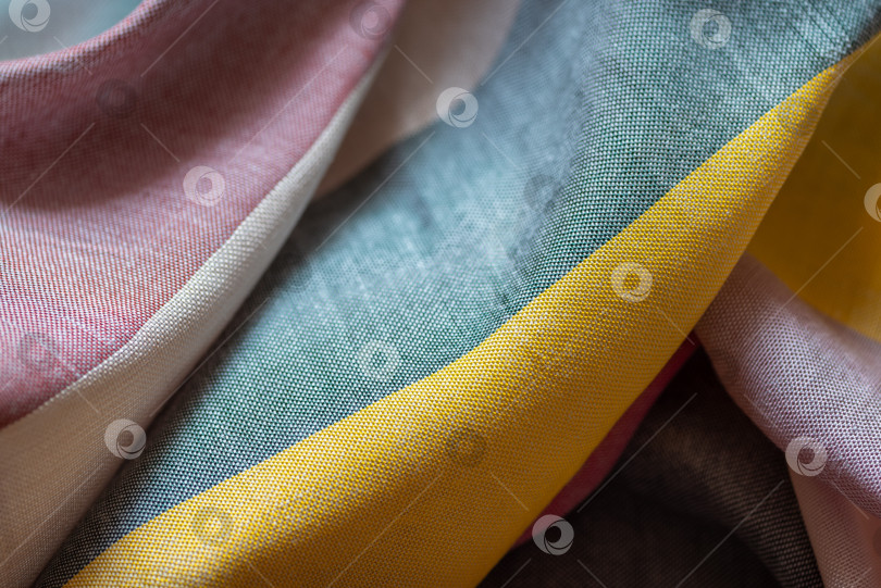 Скачать Смятая разноцветная ткань в полоску текстильный фон фотосток Ozero
